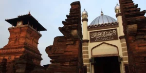 Akulturasi Budaya Islam dengan Hindu-Buddha dan Budaya Lokal pada Masa Kerajaan Islam