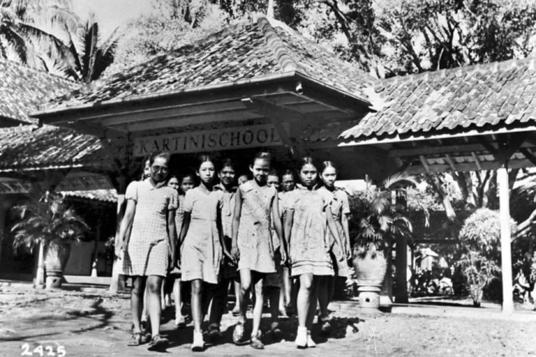 Pendidikan Perempuan Indonesia pada Masa Kolonial