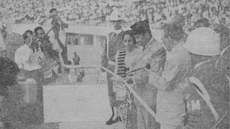 Politik Mercusuar Soekarno Ambisi Besar yang Mengubah Wajah Indonesia